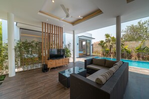 Deluxe Villa | Living area