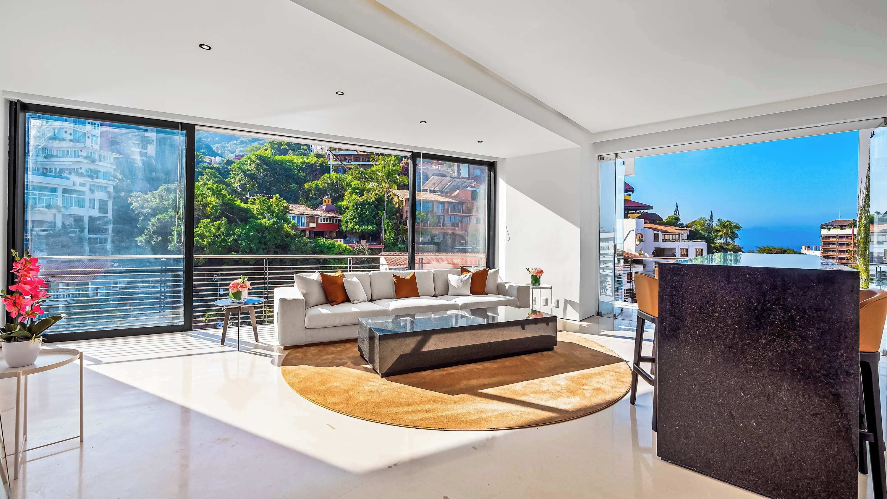 Televisión y oficina 