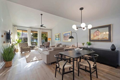 Contemporary Condo w Panoramic Views in Sunrise CC
