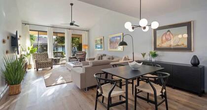 Contemporary Condo w Panoramic Views in Sunrise CC