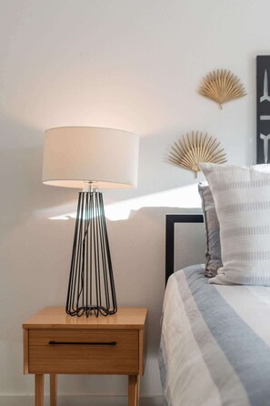 2 habitaciones, tabla de planchar con plancha, wifi y ropa de cama 