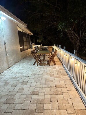 Outdoor dining - New Beach Cabana with Mini Golf (Venice)