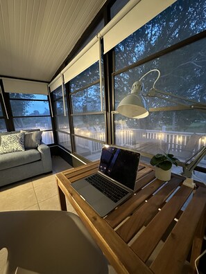 Interior - New Beach Cabana with Mini Golf (Venice)