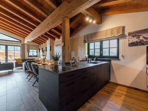 Réfrigérateur, four, plaque de cuisson, lave-vaisselle