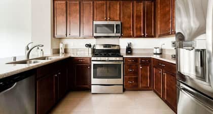 Bright Milpitas 2BR, nr BART, Mall & Highway Access, by Blueground