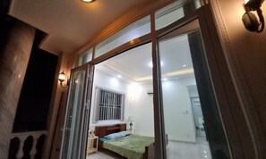 6 bedrooms, WiFi, bed sheets