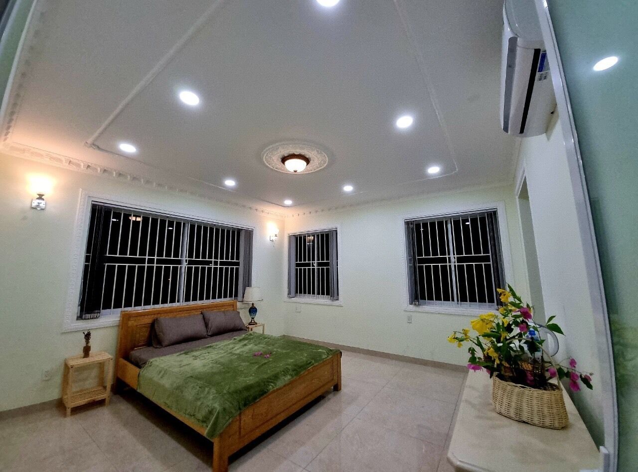 6 bedrooms, WiFi, bed sheets