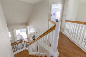 Interior - Dreamy San Jose 3BR w/ Backyard, near Houge Park & Hikes, by Blueground (South Bay)