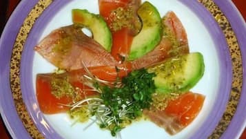 Comida y bebida
