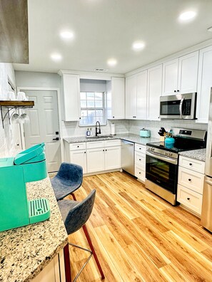 Fridge, microwave, oven, stovetop - Southern Charm Oasis - 2BR, 2BA with Garage + Trailer space (Murrells Inlet)