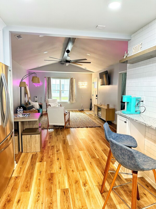 Interior - Southern Charm Oasis - 2BR, 2BA with Garage + Trailer space (Murrells Inlet)