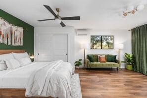 1 bedroom, iron/ironing board, Internet, bed sheets - Manzanita Rest - Remodeled Cabin in Mariposa (Mariposa County)