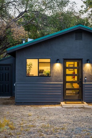 Exterior detail - Manzanita Rest - Remodeled Cabin in Mariposa (Mariposa County)