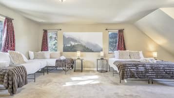4 bedrooms, iron/ironing board, free WiFi