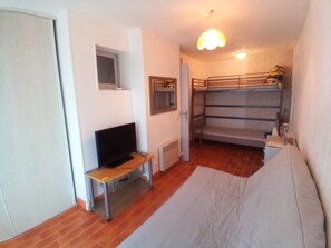 3 soverom, strykejern/-brett, reiseseng for barn og wi-fi (inkludert)