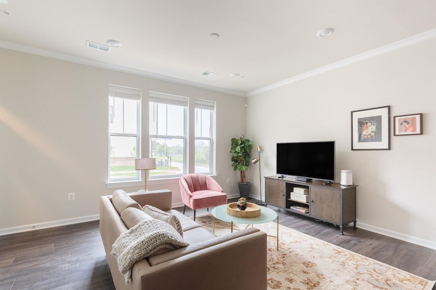 Hip Ashburn 3br W/ W/d, Nr Airport & National Park, By Blueground - Leesburg, VA