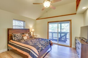 3 Schlafzimmer, Schreibtisch, Bügeleisen/Bügelbrett, WLAN