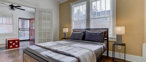 1 habitación, escritorio, tabla de planchar con plancha y wifi gratis