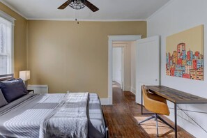 1 slaapkamer, een bureau, een strijkplank/strijkijzer, gratis wifi