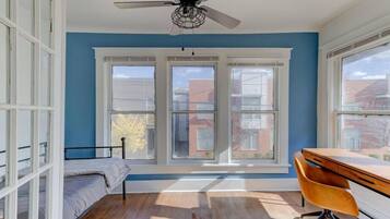 2 bedrooms, desk, iron/ironing board, free WiFi