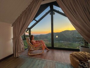 Ropa de cama de alta calidad y tabla de planchar con plancha 