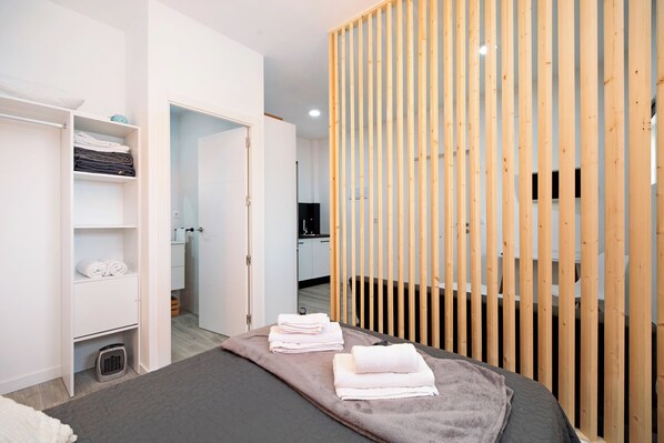 1 chambre, fer et planche Ă repasser, Wi-Fi gratuit, draps fournis