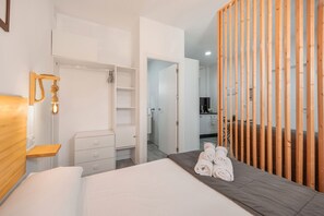 1 habitación, tabla de planchar con plancha, wifi gratis y ropa de cama 