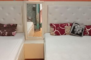 Room - MAA VAISHNO GUEST HOUSE (Varanasi)