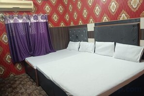 Room - MAA VAISHNO GUEST HOUSE (Varanasi)