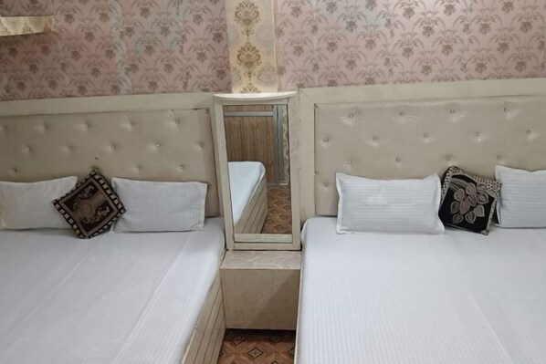 Room - MAA VAISHNO GUEST HOUSE (Varanasi)