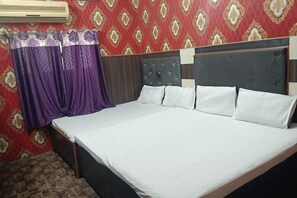 Exterior - MAA VAISHNO GUEST HOUSE (Varanasi)