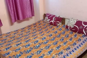 Room - MAA VAISHNO GUEST HOUSE (Varanasi)