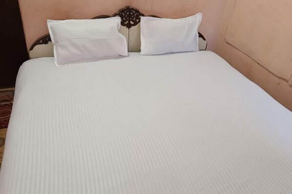 Room - MAA VAISHNO GUEST HOUSE (Varanasi)