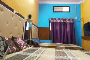 Room - MAA VAISHNO GUEST HOUSE (Varanasi)