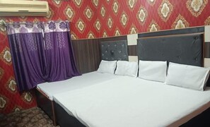 Room - MAA VAISHNO GUEST HOUSE (Varanasi)