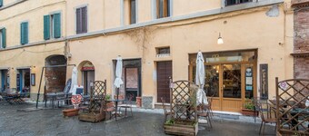 Holiday Home 'La Casa Gialla Di Buonconvento' with Wi-Fi and Air Conditioning