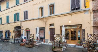 Holiday Home 'La Casa Gialla Di Buonconvento' with Wi-Fi and Air Conditioning