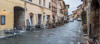 Holiday Home 'La Casa Gialla Di Buonconvento' with Wi-Fi and Air Conditioning