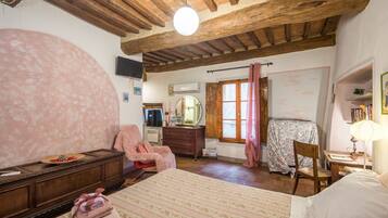 1 habitación, tabla de planchar con plancha, wifi gratis y ropa de cama