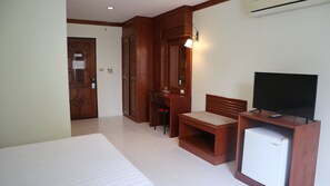 Desk, free WiFi, bed sheets - Patong Triple P (Patong)