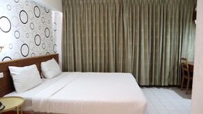 Standard Room, 1 Double Bed, Non Smoking | Bathroom