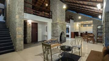 Exclusive Villa | Premium bedding, desk, free WiFi, bed sheets