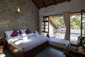 Superior Double Room | Premium bedding, desk, free WiFi, bed sheets - Avadale Munnar - Stag Groups Not Allowed (Udumbanchola)