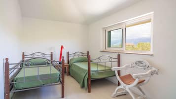 2 bedrooms, iron/ironing board, bed sheets