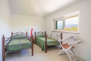 2 bedrooms, iron/ironing board, bed sheets - Holiday Apartment "Casa Margherita Vista Etna" with Sea View, Shared Pool & Terraces (Calatabiano)