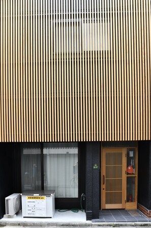 Mặt tiền nơi lưu trú