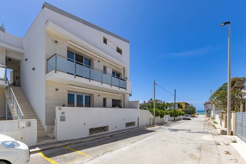 Apartment 'Appartamento Luna' with Sea View, Wi-Fi and Air Conditioning