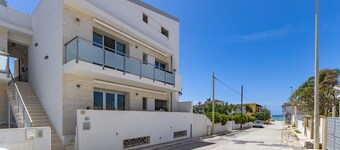 Apartment 'Appartamento Luna' with Sea View, Wi-Fi and Air Conditioning