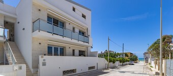 Apartment 'Appartamento Luna' with Sea View, Wi-Fi and Air Conditioning