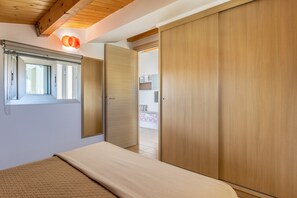 1 chambre, fer et planche à repasser, accès au Wi-Fi (inclus)